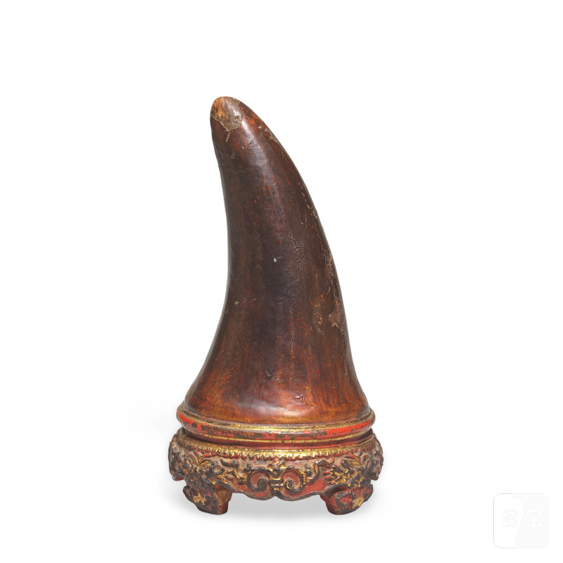 清晚期 木漆金犀角 | A GILT AND LACQUER WOOD TROMPE-L'ŒIL 'RHINOCEROS HORN' CARVING
